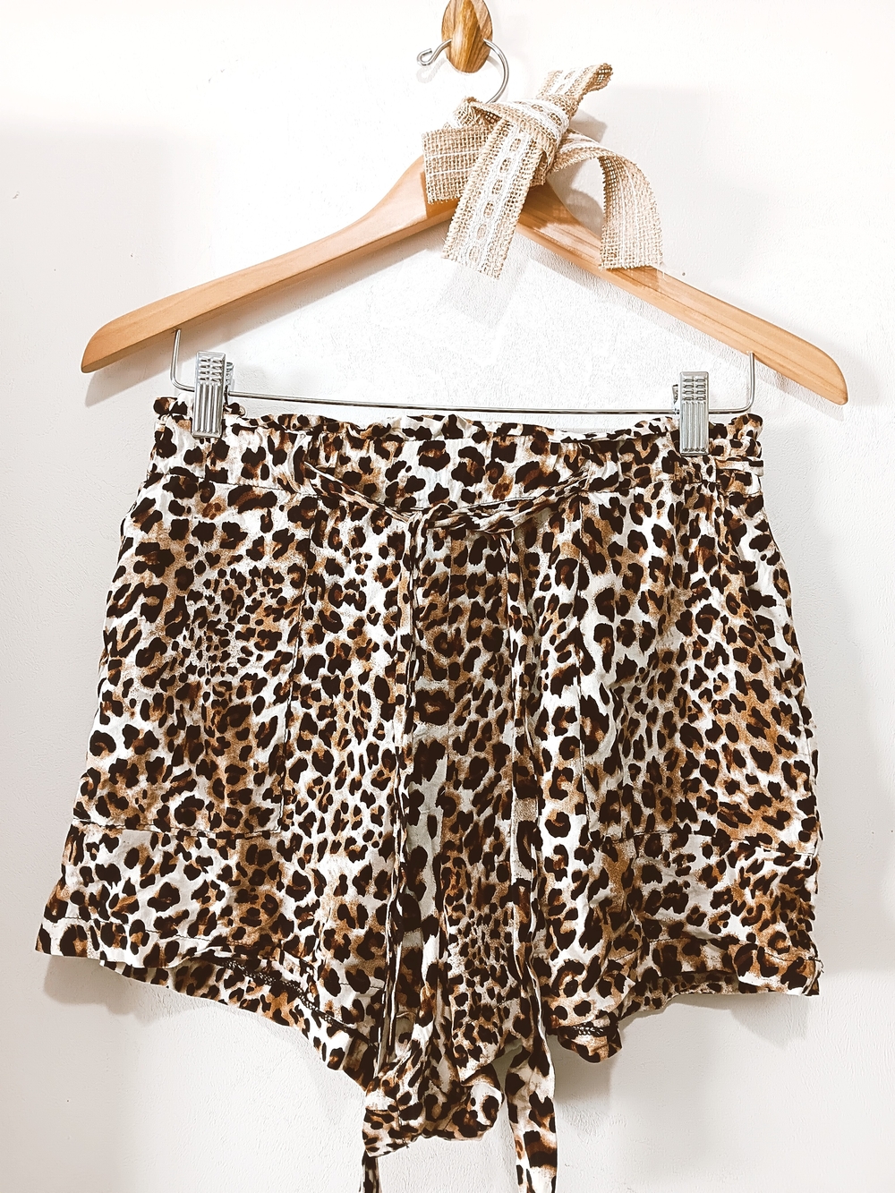 Know One Cares Leopard Animal Print High Rise Ruffled Tie Waist Shorts Small